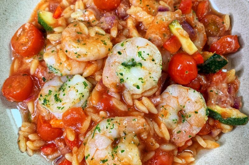 Baked Orzo Pasta with Passata and Prawns: A Family Favorite!