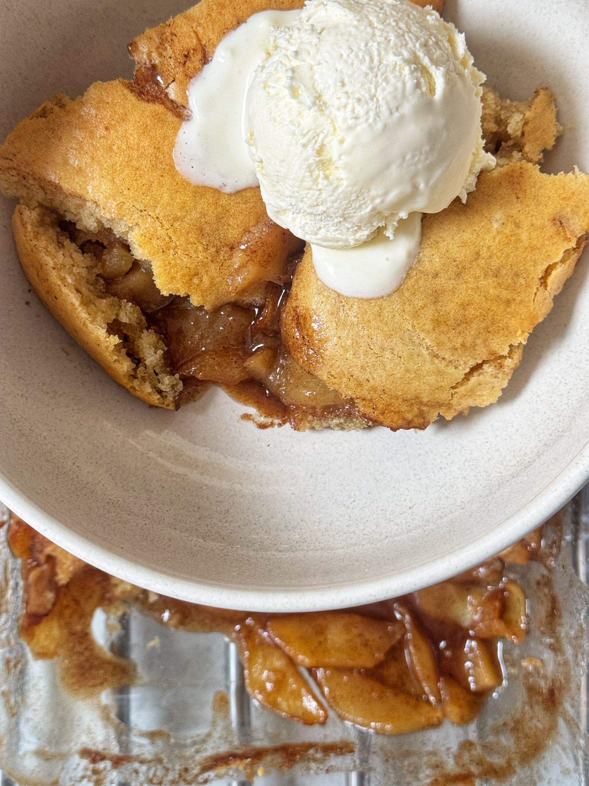 easy apple cobbler with vanilla ice cream