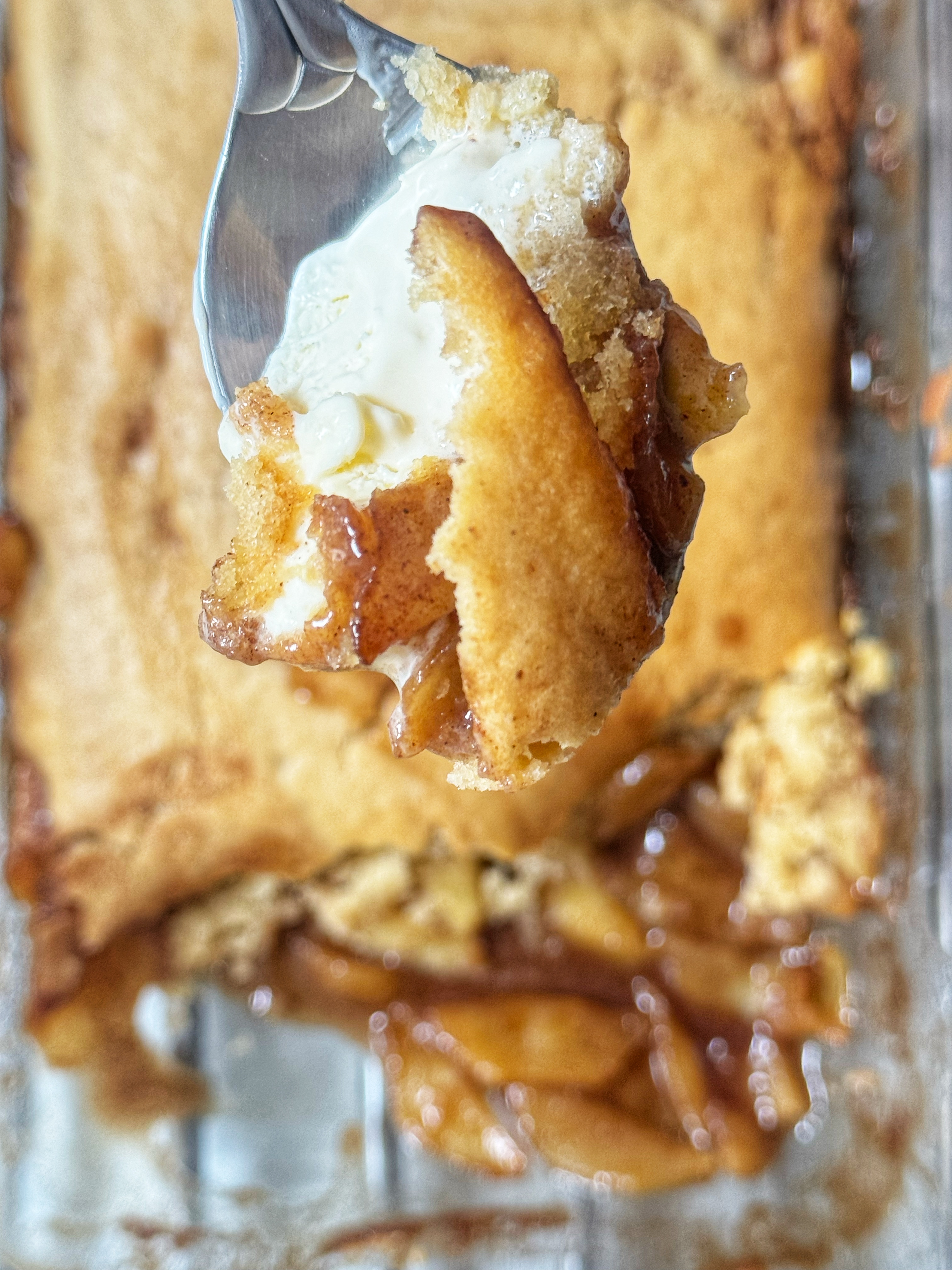 easy apple cobbler with vanilla ice cream 