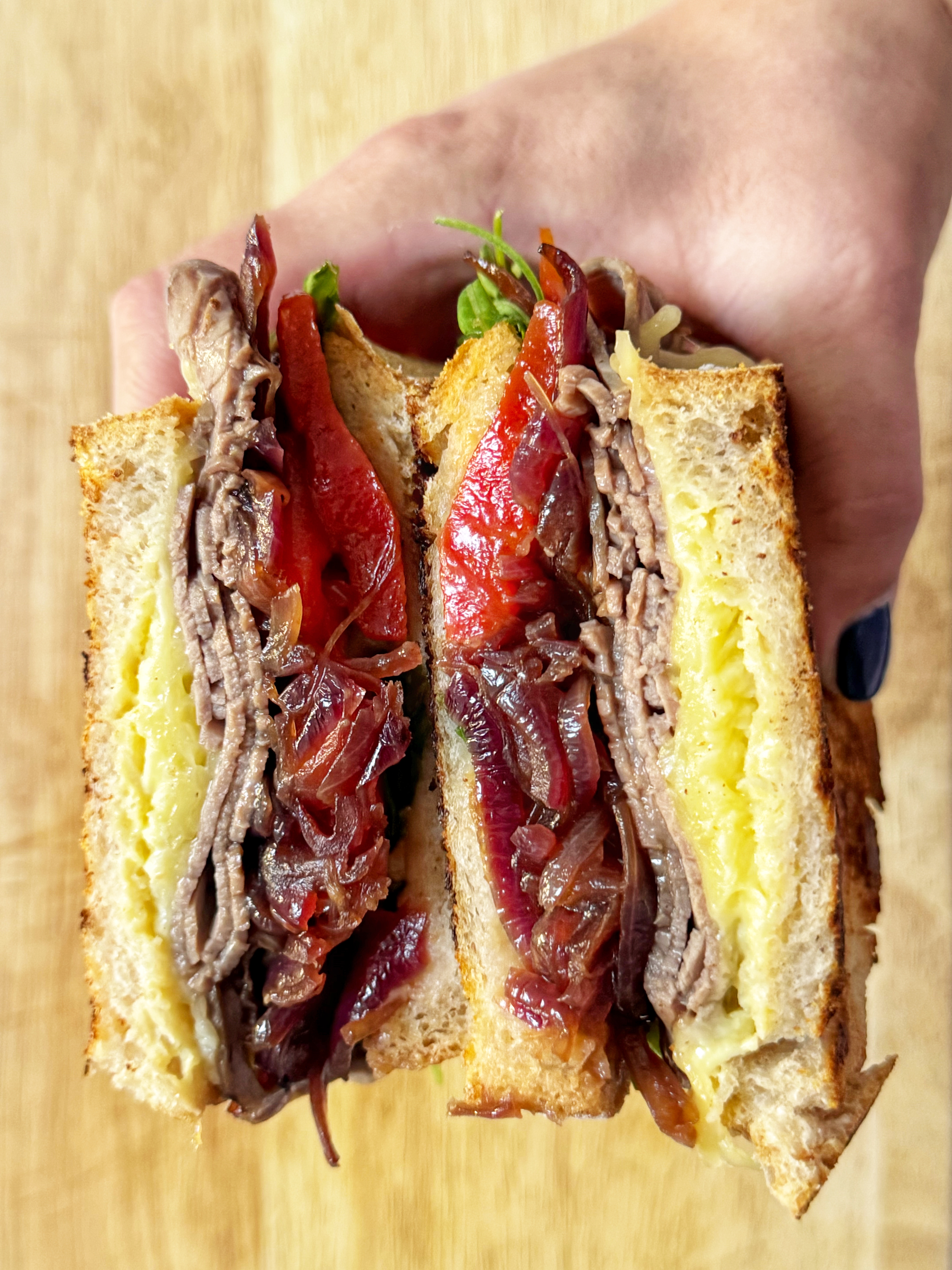 roast beef and balsamic onions sandwich